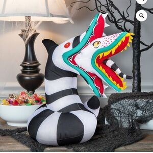 Beetlejuice Sandworm door greeter NWT